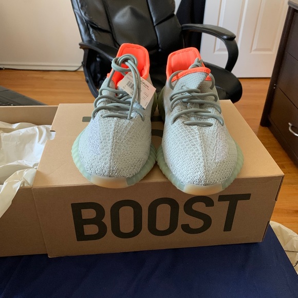 Adidas Zeezy Boost 350 V2 - Picture 2 of 3